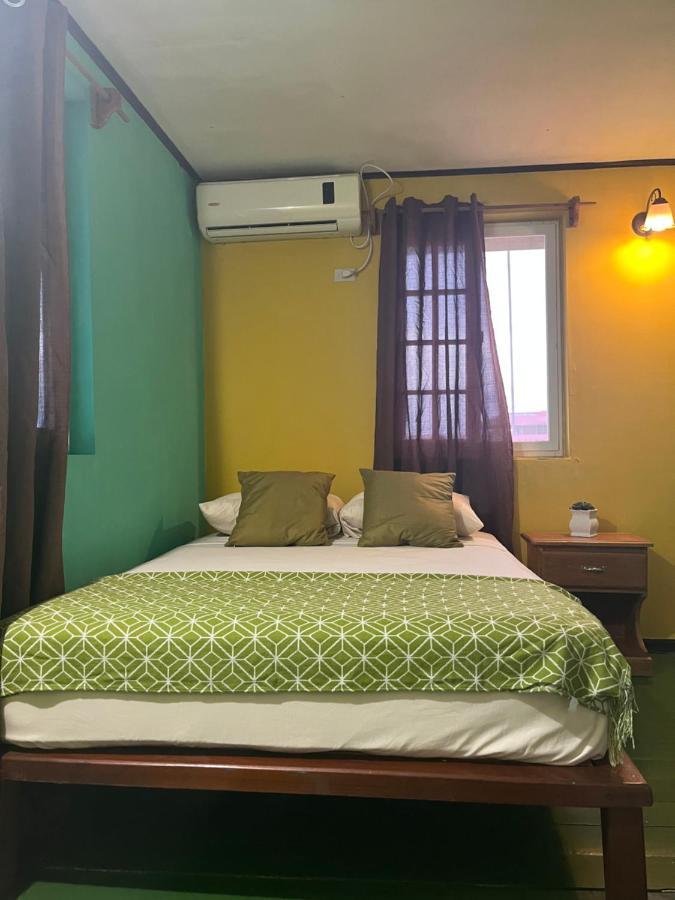 Hostal Cay Bastimentos Exterior photo
